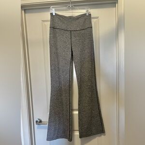 Lululemon Groove Super-High-Rise Flared Pant Nulu
Heathered Graphite Grey